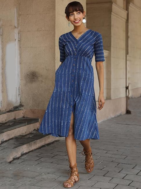Okhai Blue Whale Tie-Dye Pure Cotton V Neck Dress For Women Online –  Okhaistore