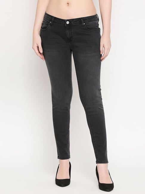 black jeans wali