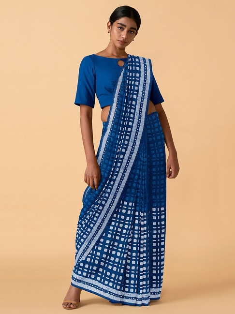 TANEIRA Blue Printed Saree Without Blouse Price in India