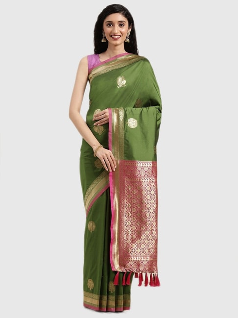 Vastranand Green Textured Saree With Blouse Price in India