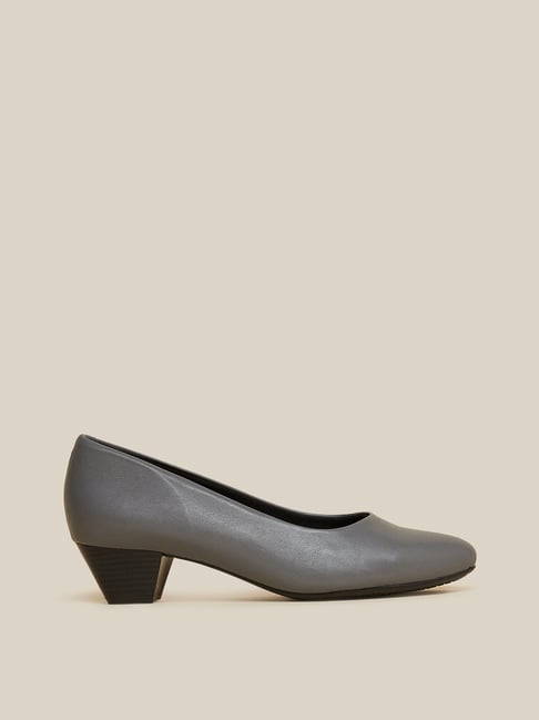 Grey block clearance heel pump