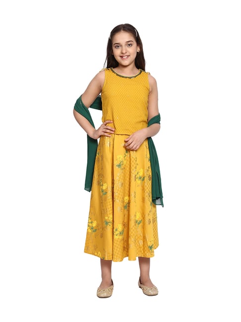 Aurelia Kids Yellow & Green Embellished Top, Skirt with Dupatta-picture-27