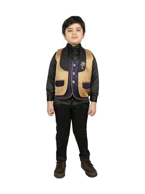 Suit Sets at Best Prices Only at Tata CLiQ