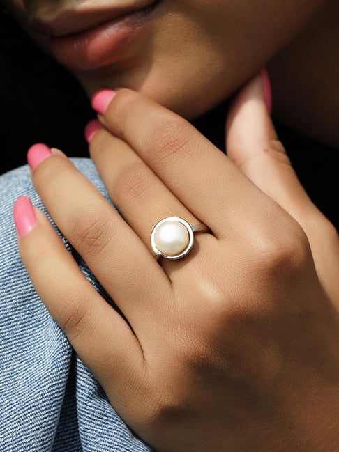 white gemstone Natural Pearl Ring with Silver, For Astrology, Size: 5.60  Carat at Rs 7920/piece in New Delhi