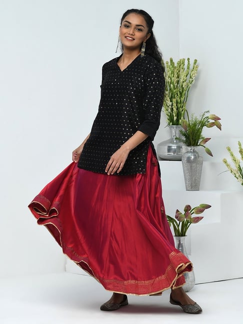 Black colour cotton kurti with beautiful aari embroidery gives