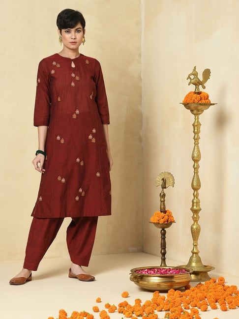 Fabindia Maroon Cotton Embroidered Straight Kurta Price in India