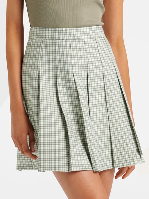 Stradivarius pleated tennis mini skirt in green check | ASOS | Mini skirts,  Skirts, Pleated