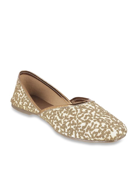 Metro Women's Beige Ethnic Juttis