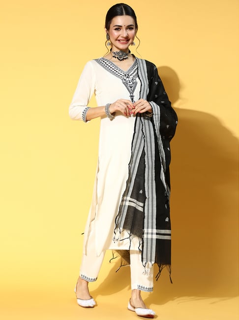 Buy Silver Kurta Pant Set In Foil With Salli And Tikki Embroidery