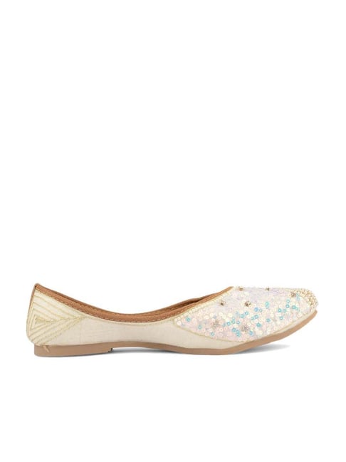 Desi Colour Women's White Ethnic Juttis Price in India