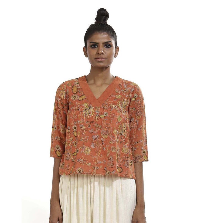retroceder Pericia Cerdo Buy Abraham & Thakore Lac & Multi Color Floral Top for Women Online @ Tata  CLiQ Luxury
