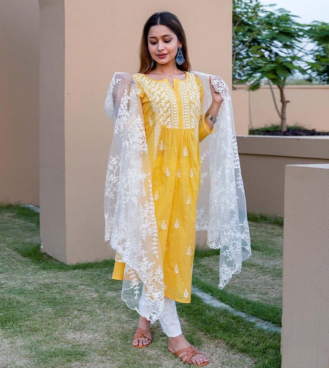 Women Ethnic only at Tata CLiQ Luxury