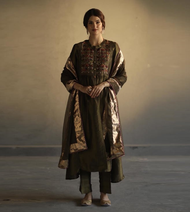 Buy Begum Pret Begum Pret Sitara Kurta Set at Redfynd