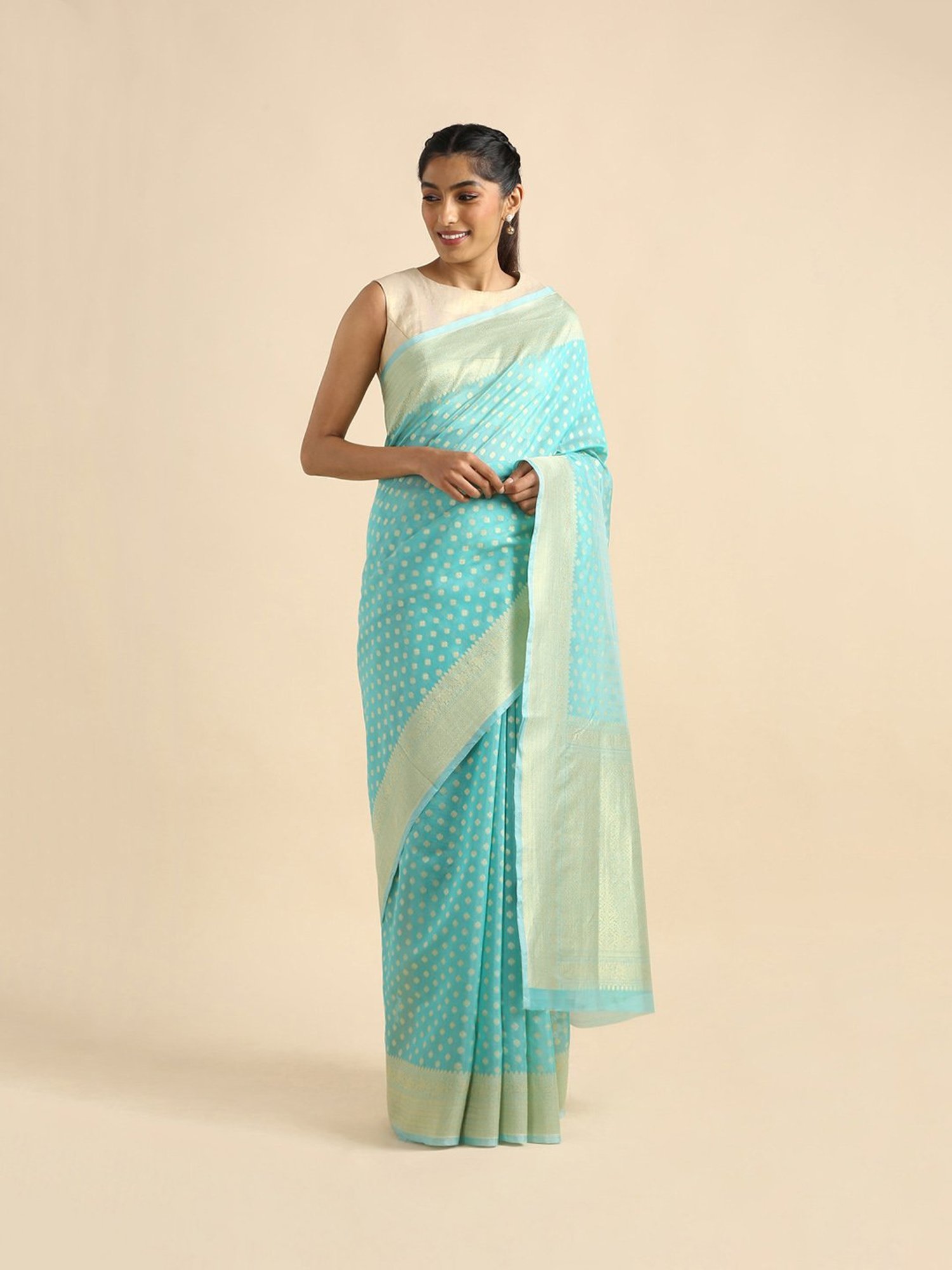 Taneira - Stand out in this gorgeous Bengal cotton saree,... | Facebook