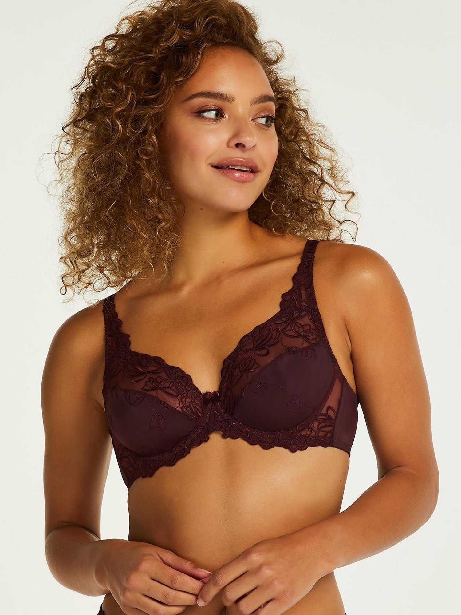 LINGERIE • HUNKEMÖLLER DIVA BRA 199939 CABERNET • Price €16.5