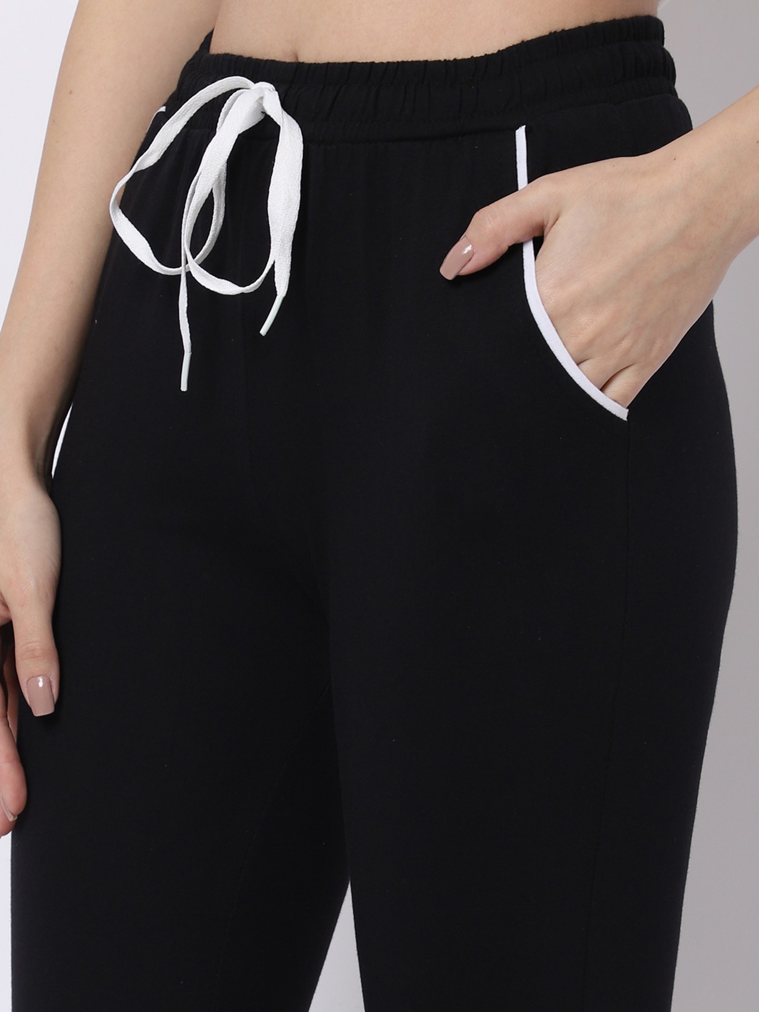 Buy Silvertraq Silvertraq Women Black High-Rise Lounge Pants With Slit  Detail at Redfynd