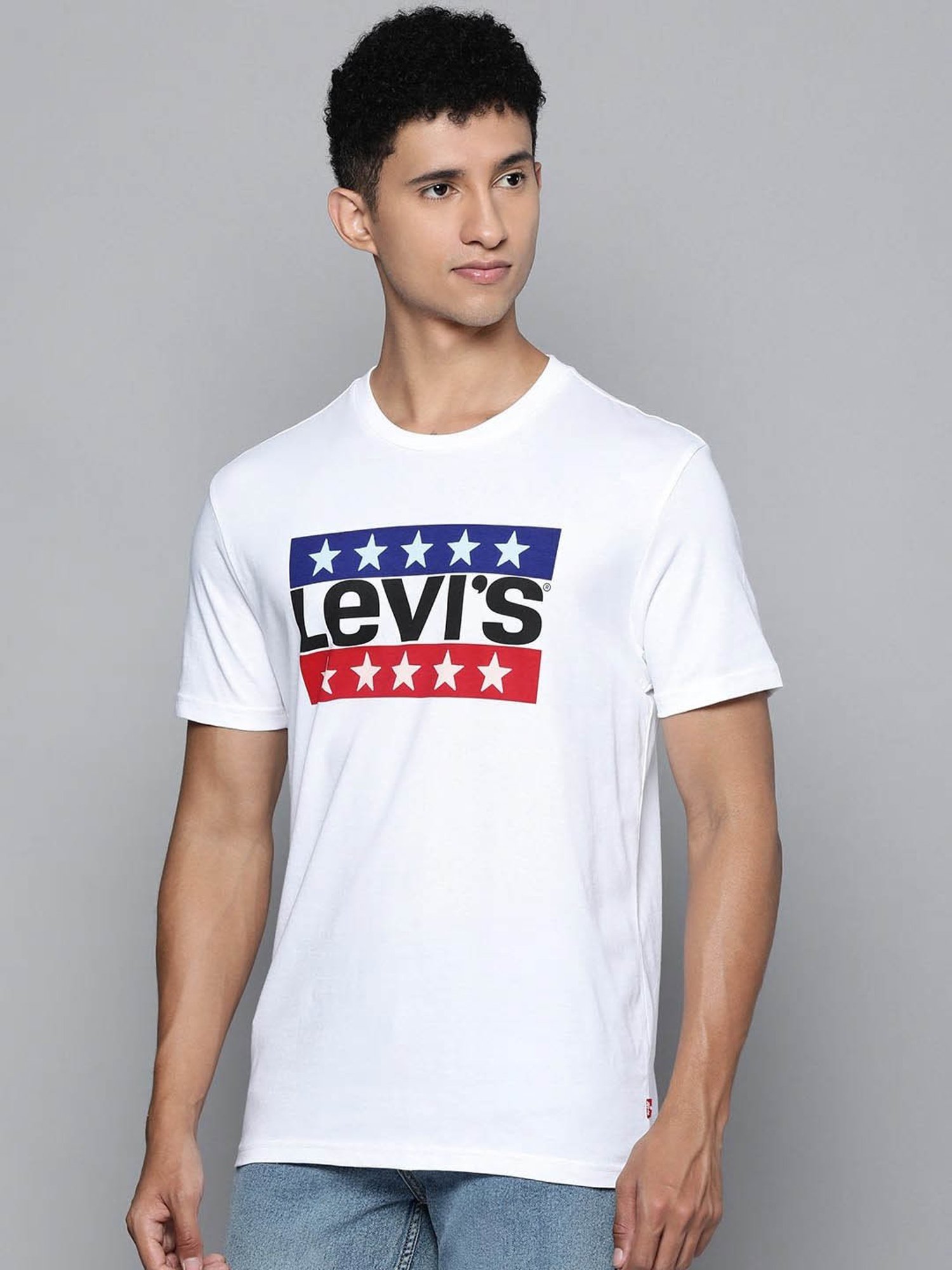 Buy Levi's Black Graphic Print Sweatshirt for Men Online @ Tata CLiQ