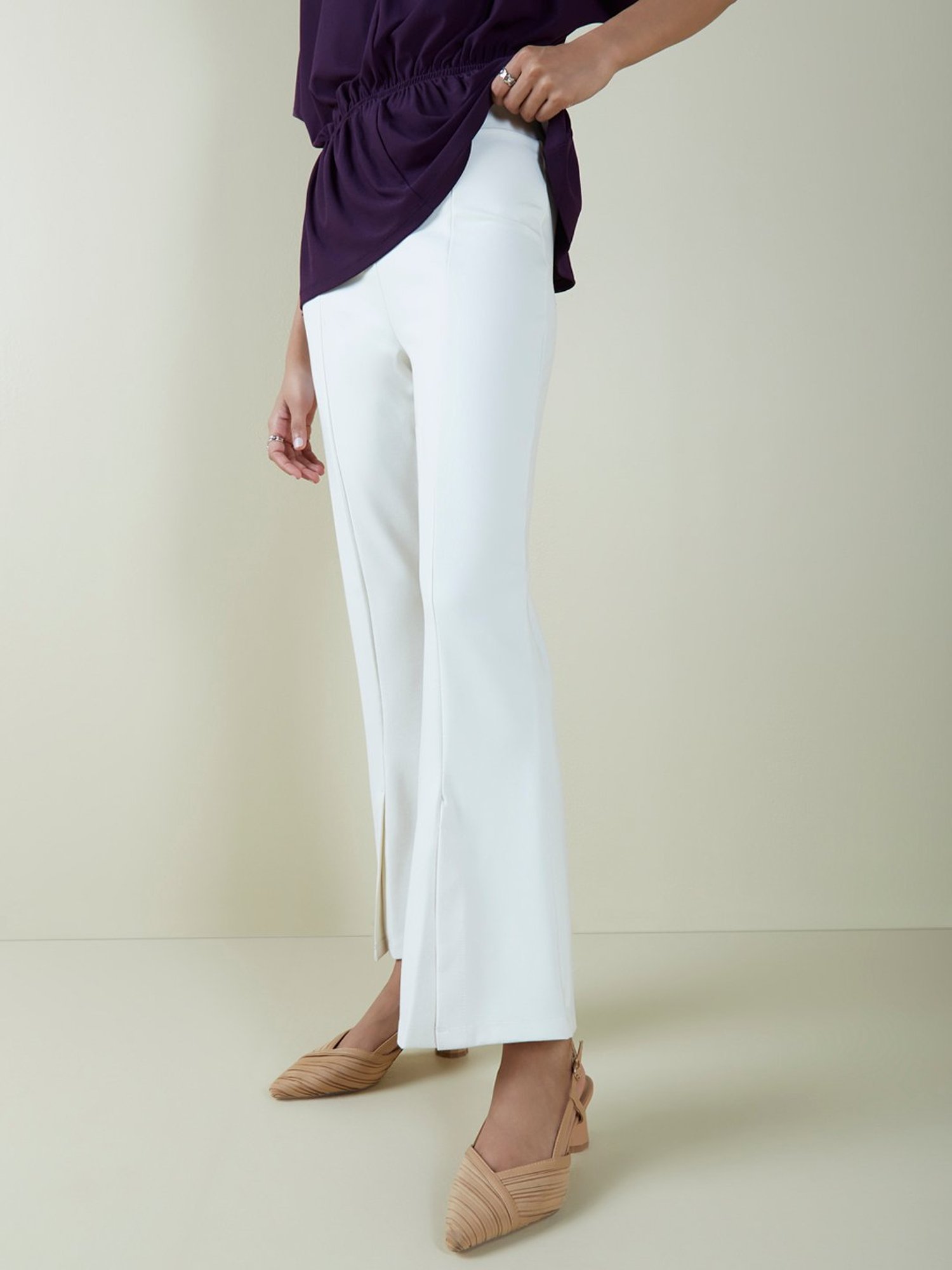 High Waisted Wide Legged Trousers W Foldlines in White – KLARRA