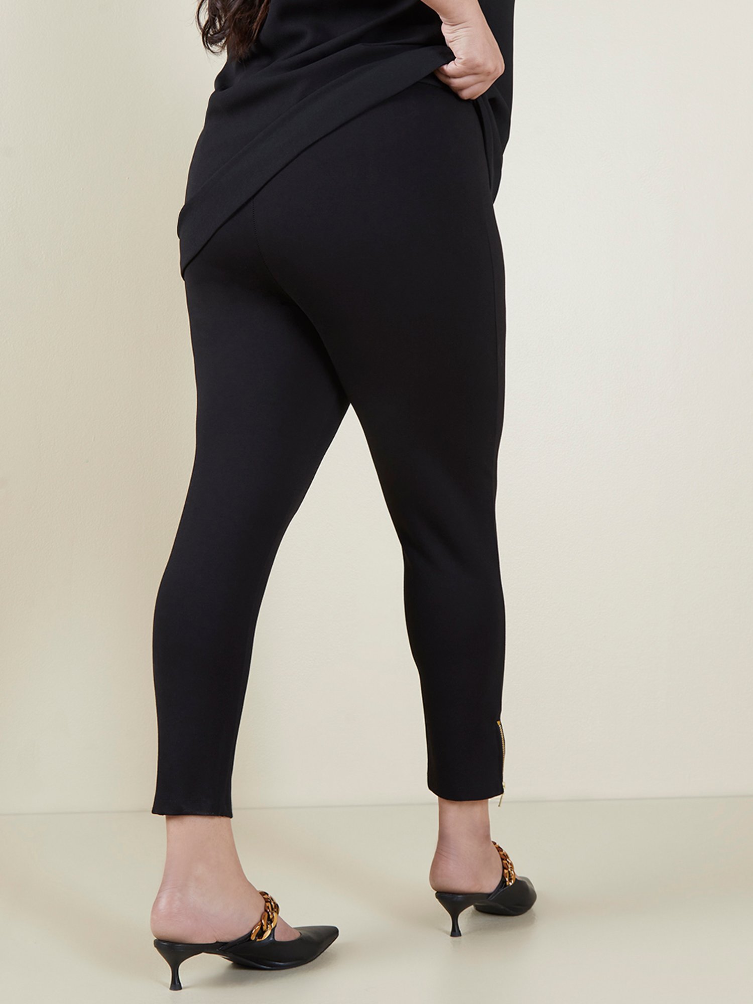 Tapered trousers  Black  Ladies  HM IN