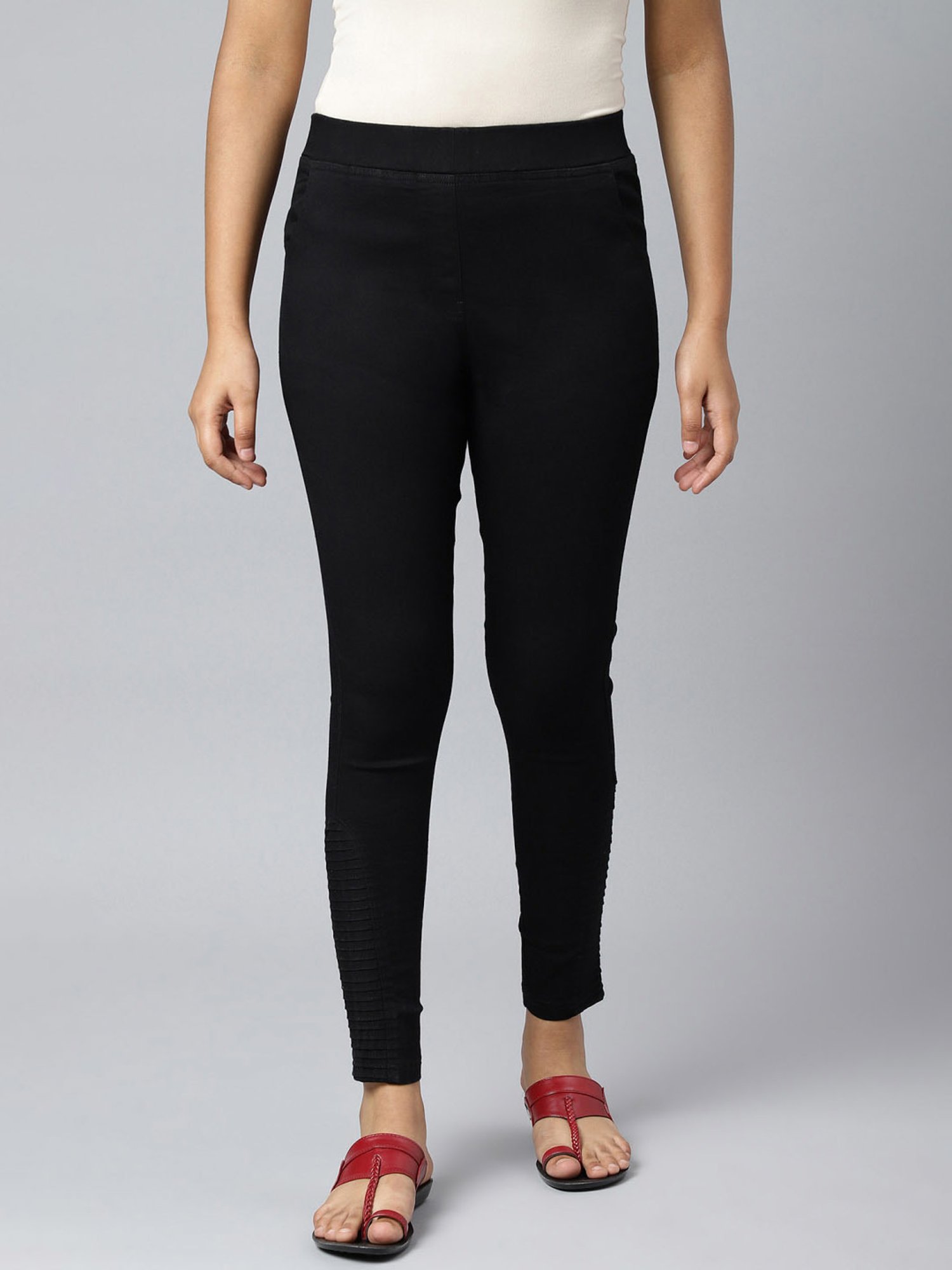 Buy online High Rise Solid Leggings from Capris & Leggings for Women by  Aurelia for ₹1599 at 12% off