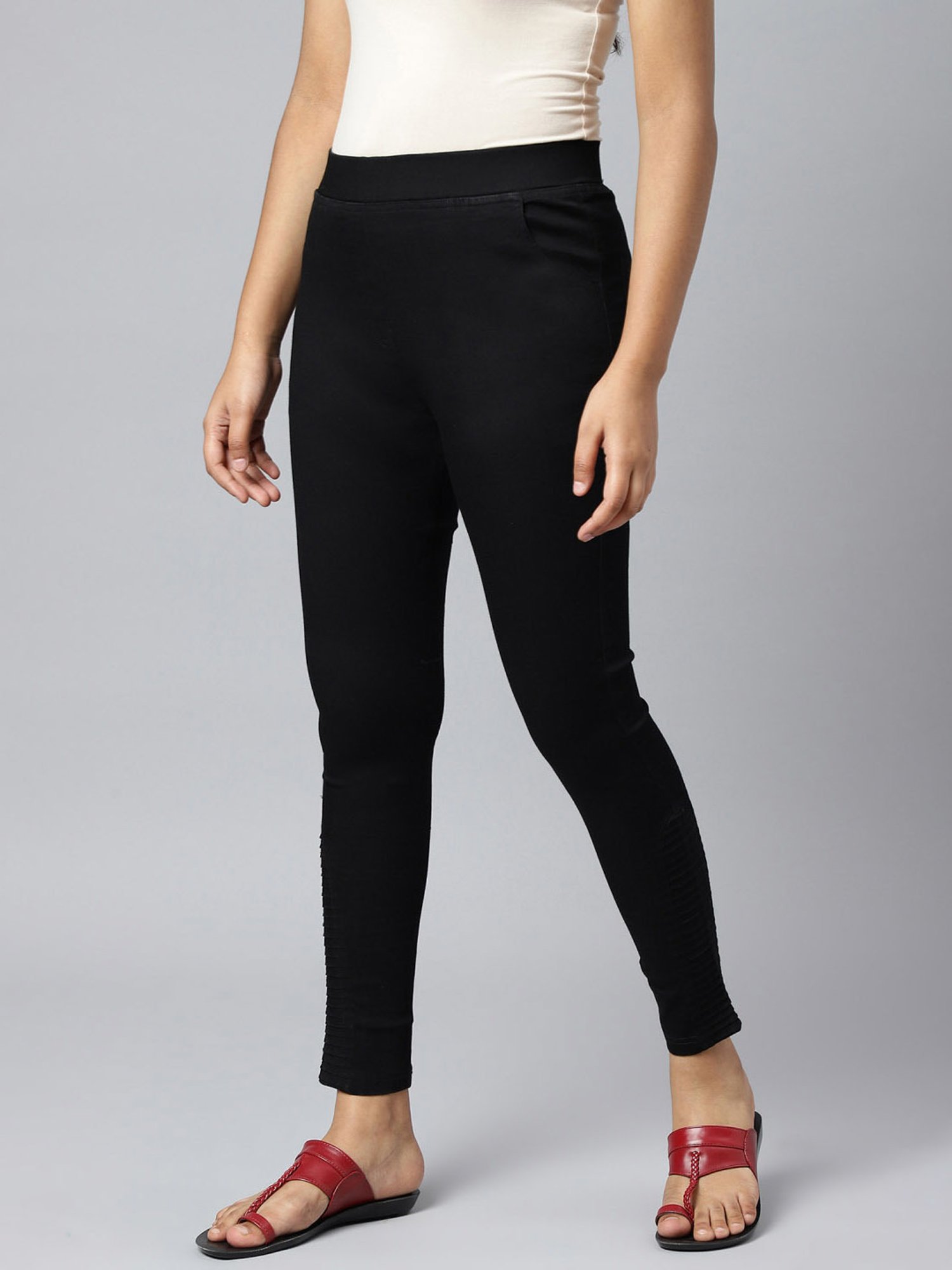 Buy online High Rise Solid Leggings from Capris & Leggings for Women by  Aurelia for ₹1599 at 12% off