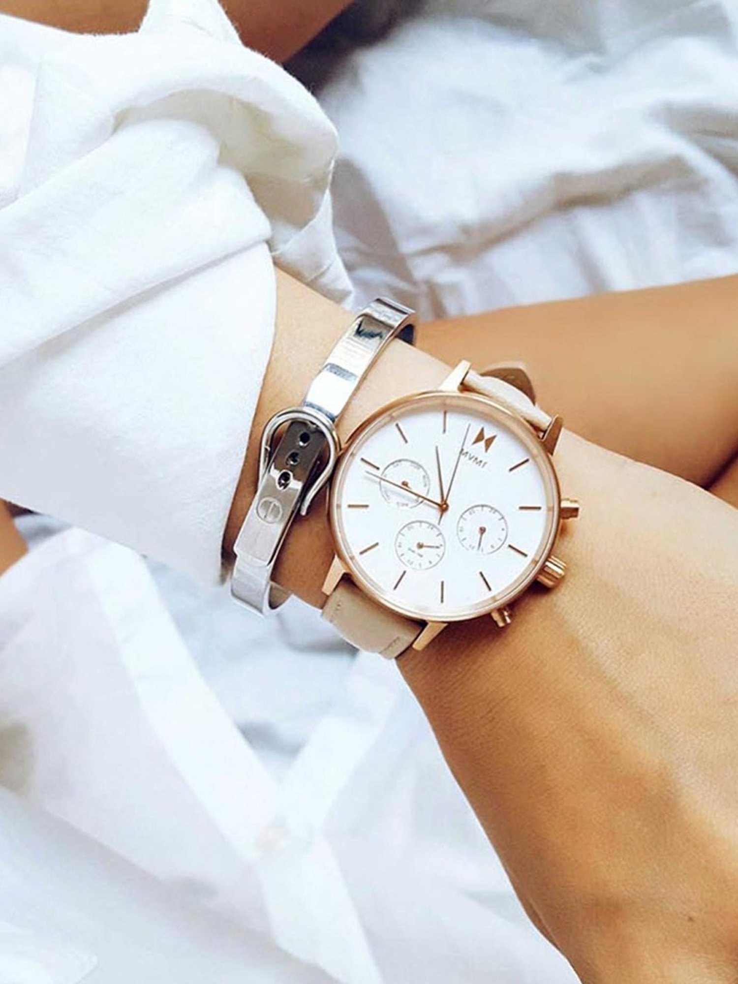 Nova wooden watch for women with a case of 35mm
