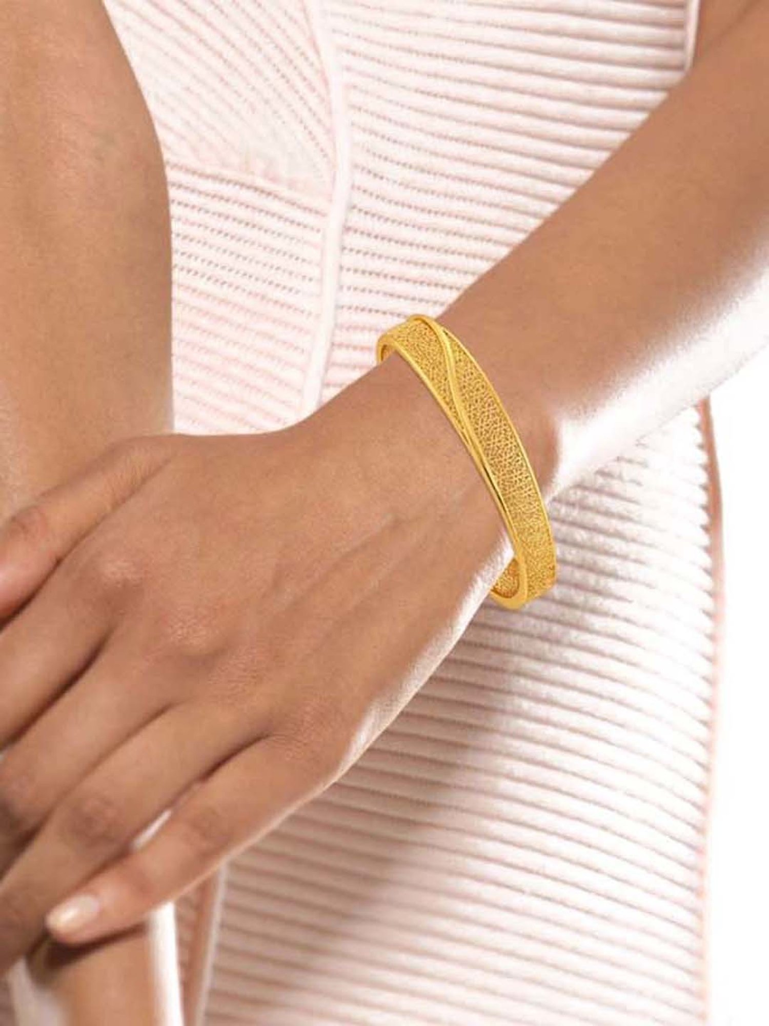 Buy Melorra 18k Gold Lace Nouveau Bangle for Women Online At Best Price @  Tata CLiQ