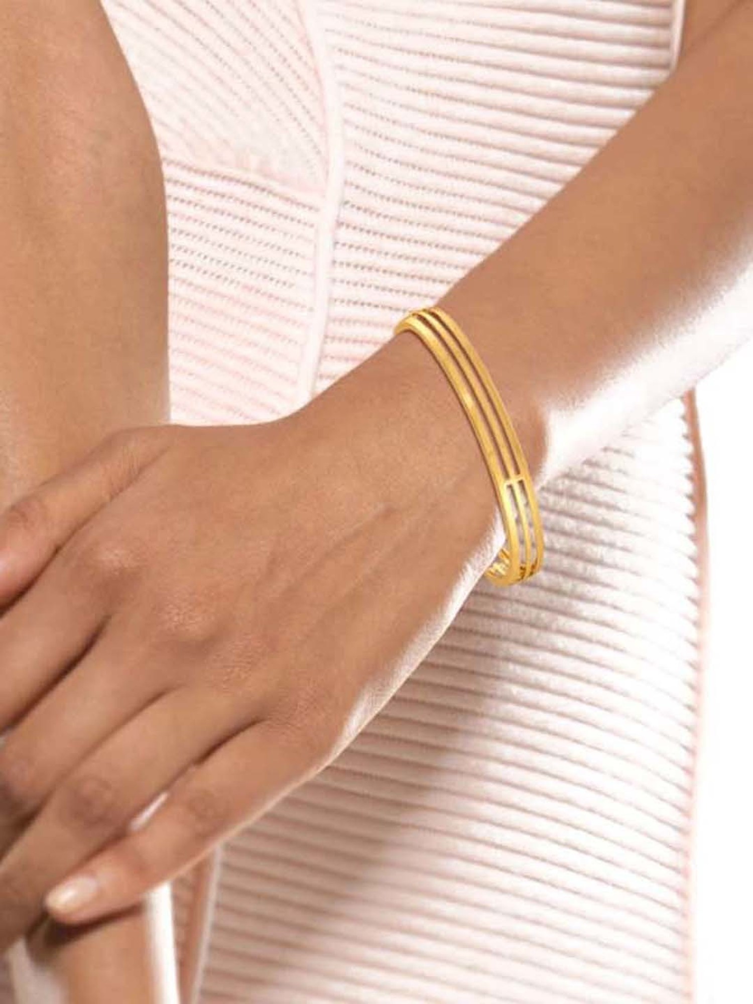 Buy Melorra 18k Gold Dress Obsess Bangle for Women Online At Best Price @ Tata  CLiQ