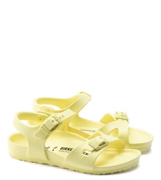 White sandals hot sale narrow width