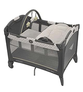 Graco pack n play with napper and hotsell changing table