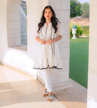 White chikankari clearance anarkali kurta