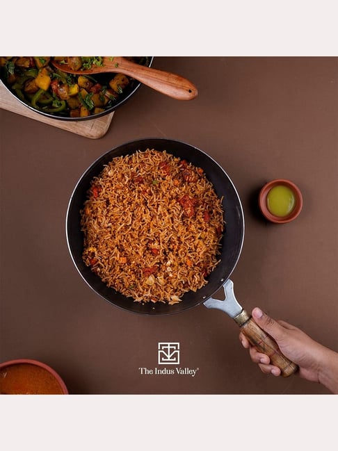 The Indus Valley Black Iron Wok (2.5 L) - Set of 1