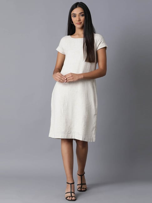 Buy Your Favorite Women Knee Length Dresses at Fashion Dream