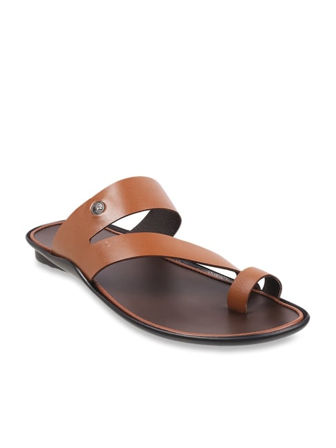 METAL TOE RING LEATHER SANDALS | Zehentrenner sandalen, Braune  ledersandalen, Zehenring sandalen