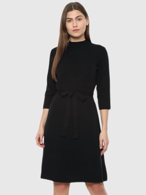 Van Heusen Black Regular Fit Dress Price in India