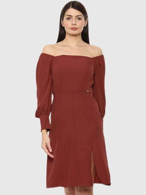 Van Heusen Maroon Regular Fit Dress Price in India