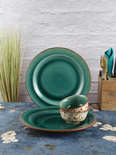 Green hotsell crockery set