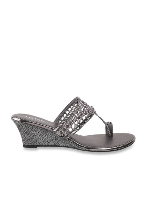 Metro Women's Gun Metal Toe Ring Wedges-picture-43