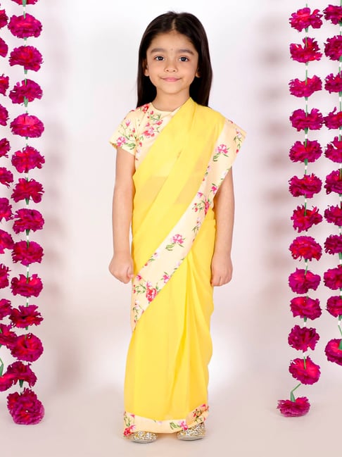 KAKU FANCY DRESSES Yellow Saree Indian Traditional Wear Pre-Stiched Saree  with Blouse for Girls - 3-4 Years Kids Costume Wear Price in India - Buy  KAKU FANCY DRESSES Yellow Saree Indian Traditional