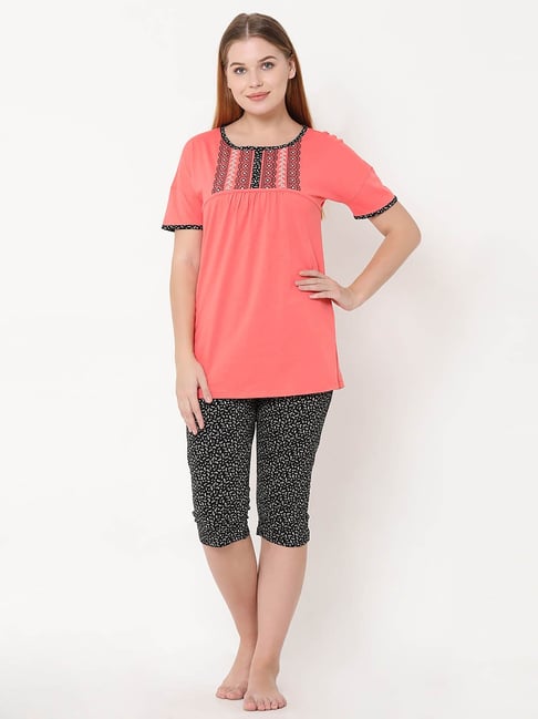 Sweet Dreams Coral & Black Printed T-Shirt With Capris