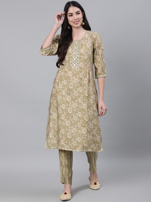 White Printed Pleated Kurta With Side Pockets With Solid Cigarette Pants