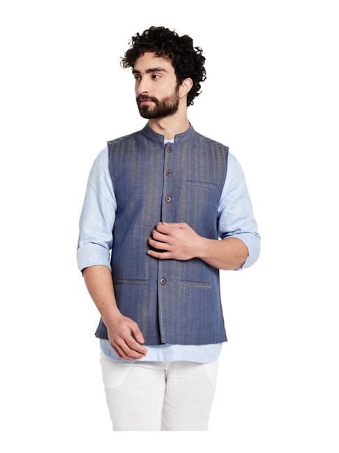 Fabindia - Crafted with intricate detailing and the jaquard weave, this  cotton nehru jacket lends a traditional touch to your look. #CelebrateIndia  Get your hands on this #Fabindia nehru jacket now: bit.ly/2IRtXgk |