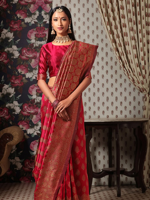 Janasya Fuchsia Textured Saree With Blouse Price in India