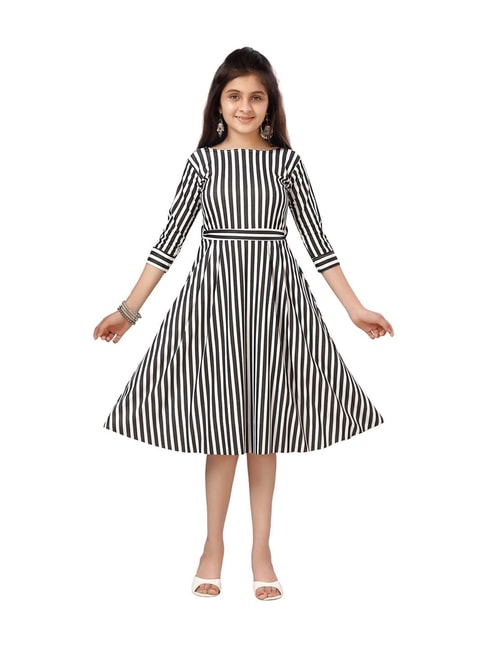 Buy COLOR CAPITAL Black & White Striped Sheath Mini Dress - Dresses for  Women 18657980 | Myntra