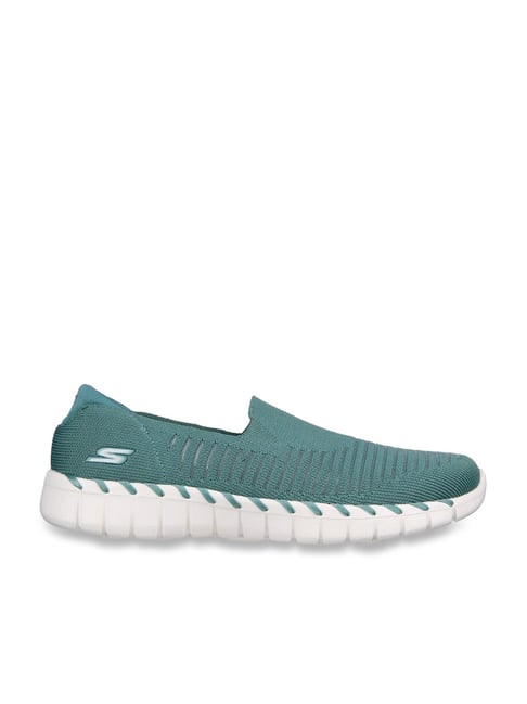 Skechers D'LUX COMFORT-GLOW T Sneakers For Women - Buy Skechers D'LUX  COMFORT-GLOW T Sneakers For Women Online at Best Price - Shop Online for  Footwears in India