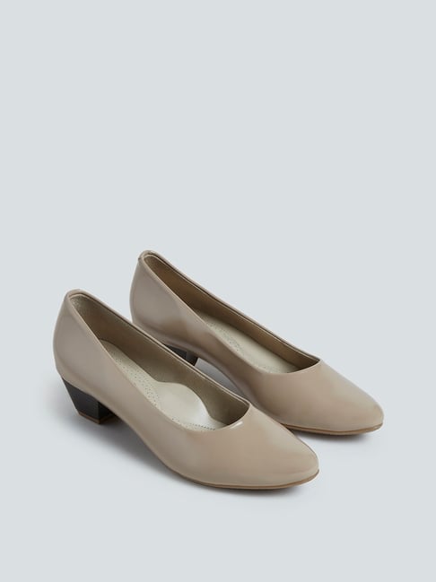 Taupe block 2025 heel pumps