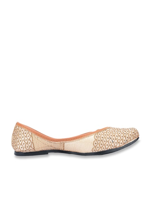 Desi Colour Women's Beige Ethnic Juttis Price in India