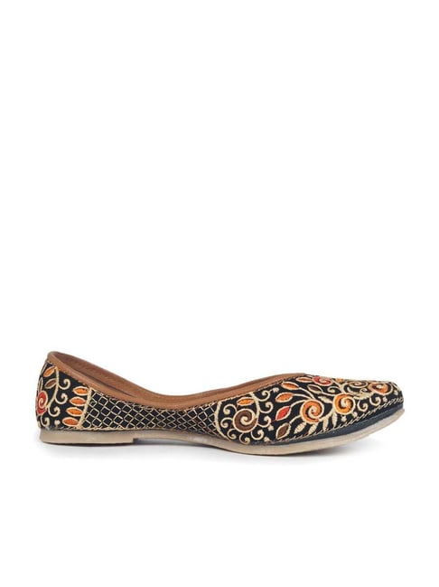 The Desi Dulhan Women's Black Ethnic Juttis Price in India