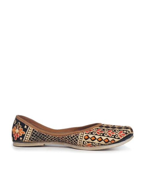 The Desi Dulhan Women's Black Ethnic Juttis Price in India