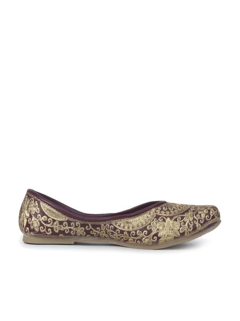 The Desi Dulhan Women's Maroon Ethnic Juttis Price in India